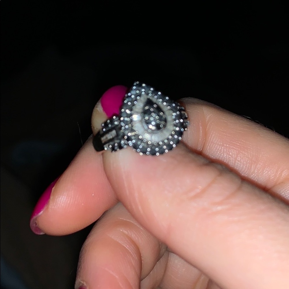 10k diamond ring - Picture 7 of 8